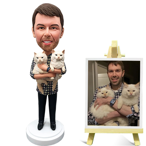 bobblehead holding cat-om